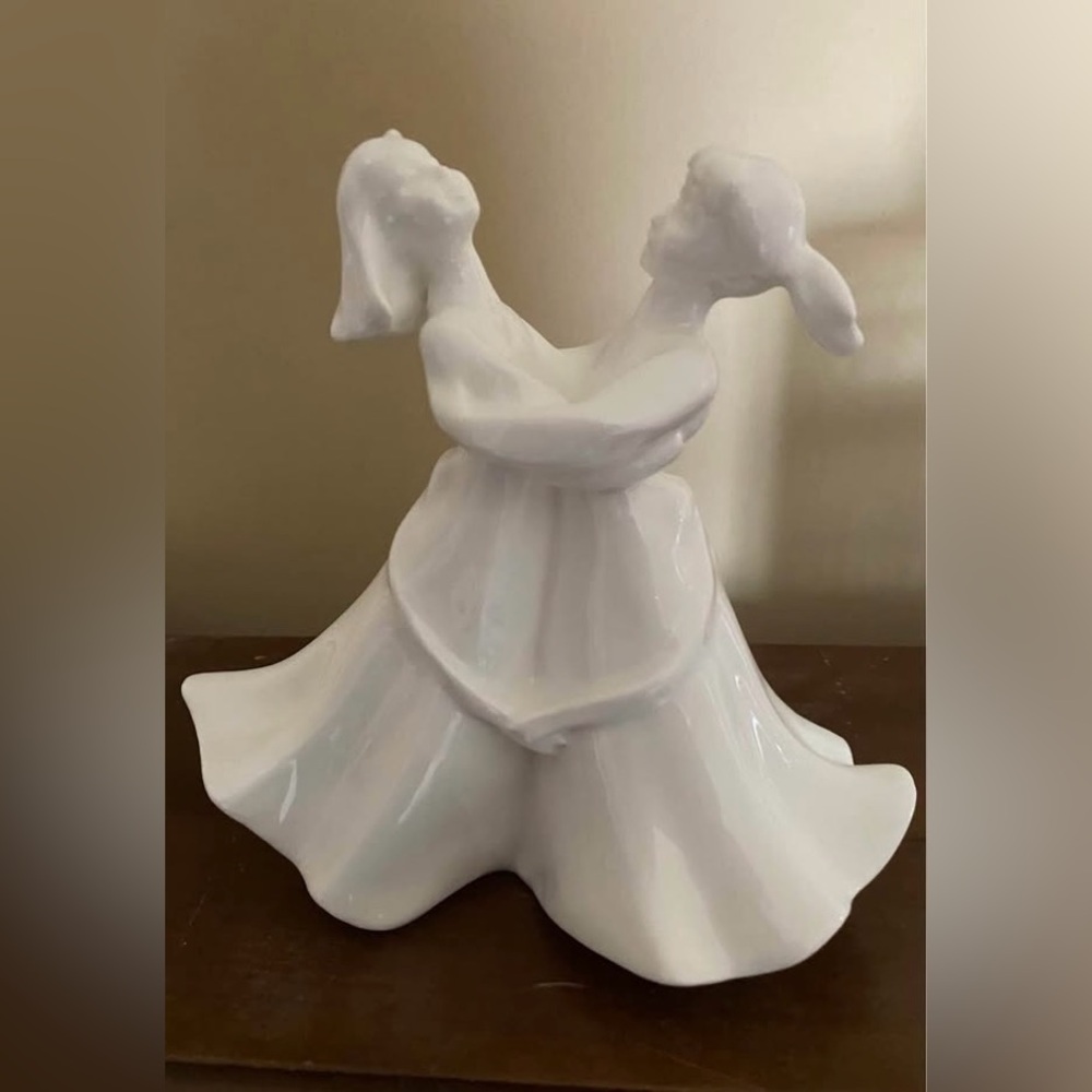 Royal Doulton "Kindred Spirits" figurine (model HN4077)